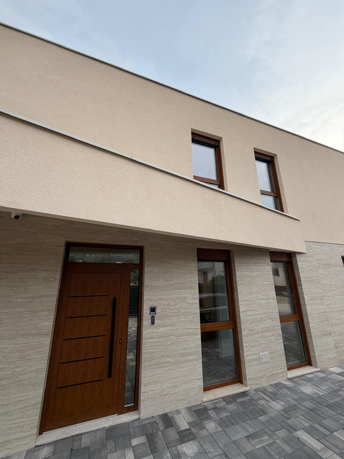 Luksuzna vila, Kaštel Lukšić 1